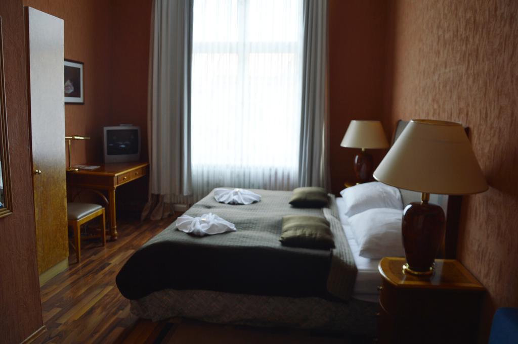 Hotel Pension Ingeborg Berlim Exterior foto