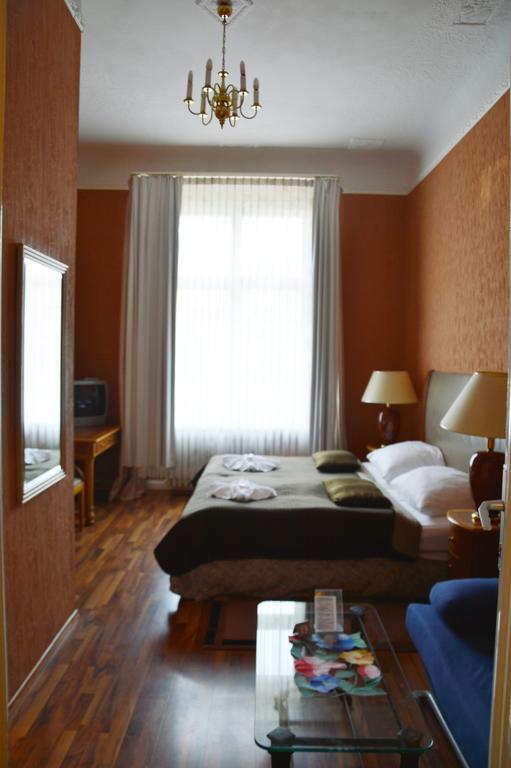 Hotel Pension Ingeborg Berlim Exterior foto