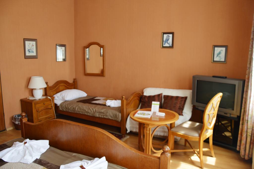 Hotel Pension Ingeborg Berlim Exterior foto